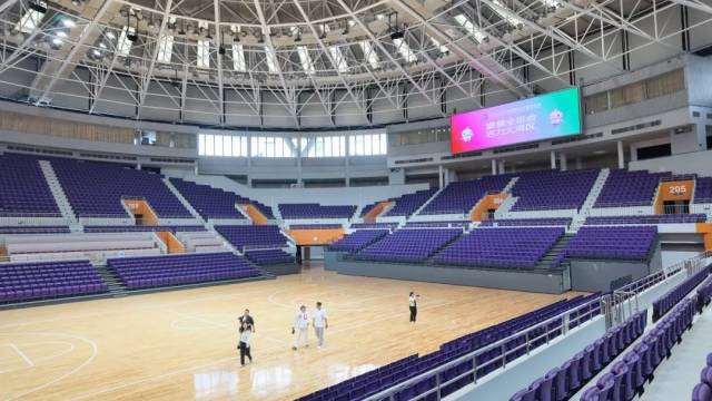 名宿：在我看来莱奥是边锋不是前锋；他配得上米兰10号球衣