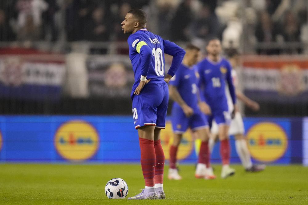 忠诚！每体：拉菲尼亚目前没经纪人，拒绝所有离开巴萨的谈判