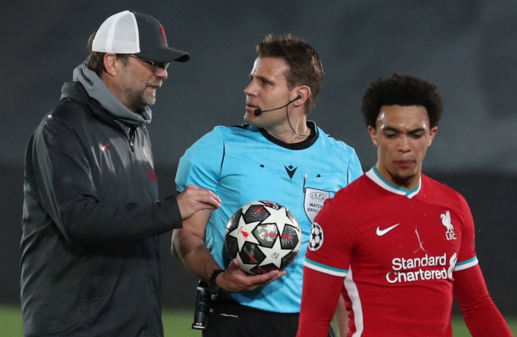 皇马曼联拜仁等豪门争夺里尔18岁中场布阿迪，转会费6000万欧