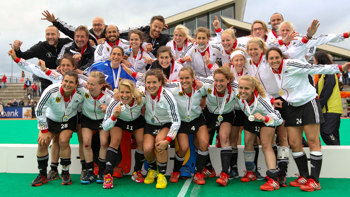 足球中超球队失误频频，主帅暴怒