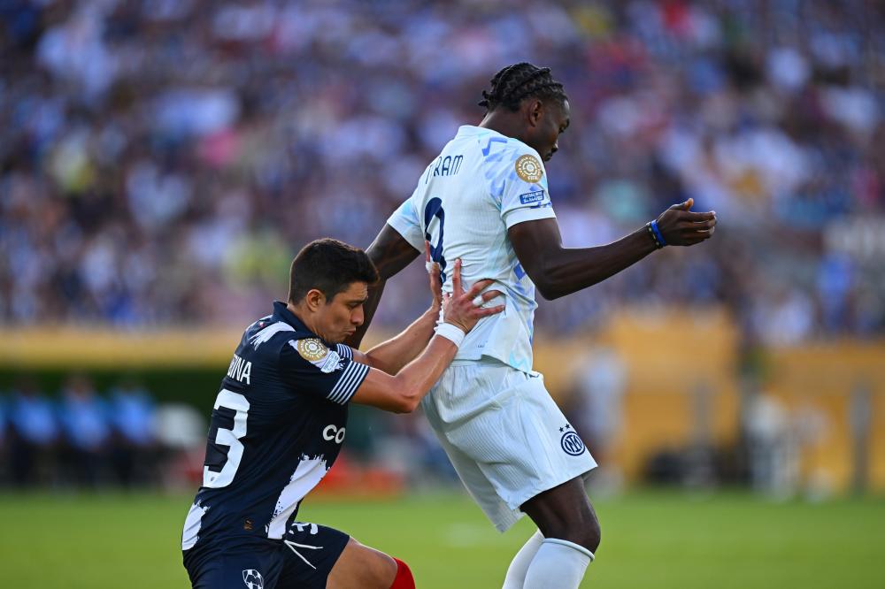 阿德里亚诺：感谢球迷还称我为皇帝；伊布是我合作过最强队友